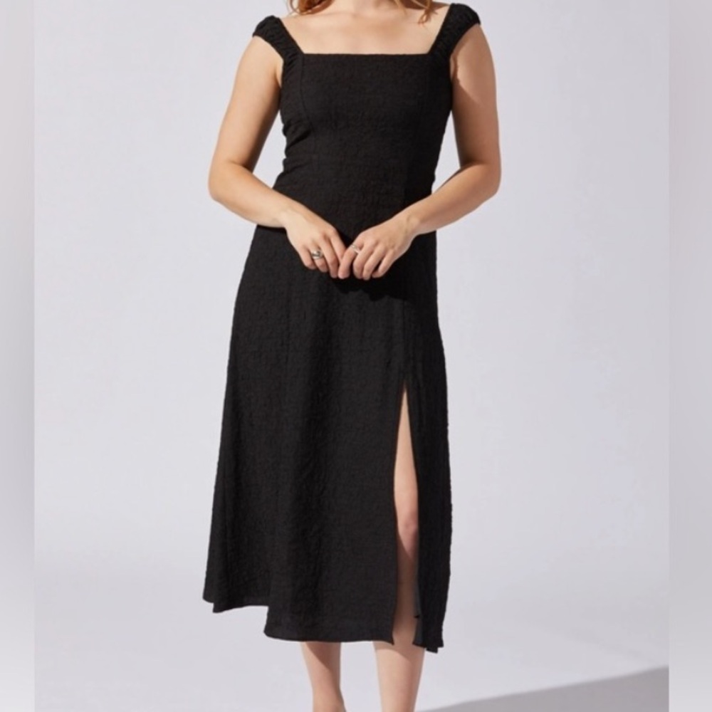 Astr The Label Crinkle Shoulder Midi Dress Black Size M